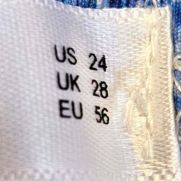 NEW ROSEGAL Plus Size Floral 3D Denim Print Rose Capri Jeggings. - Picture 10 of 14